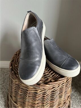 Taos Twin Gore Lux in Steel size 9.  Only worn a couple of times